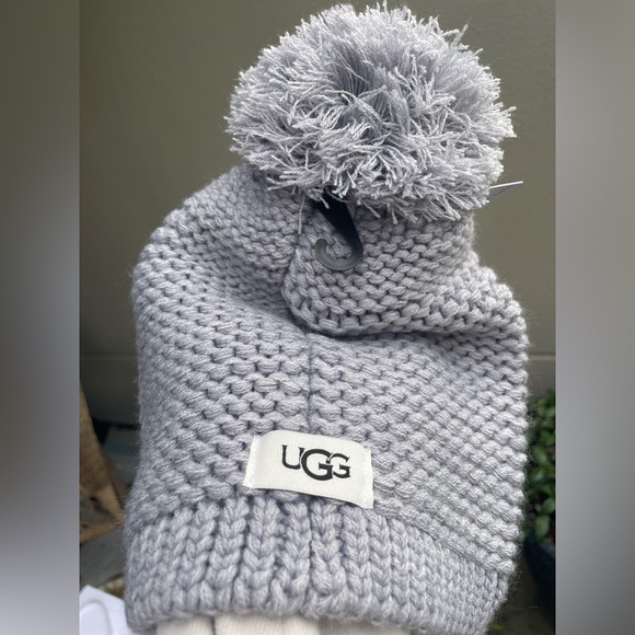 UGG Gray Knit Beanie for Women.
NWT
MSRP $60
Light Gray - Picture 7 of 16